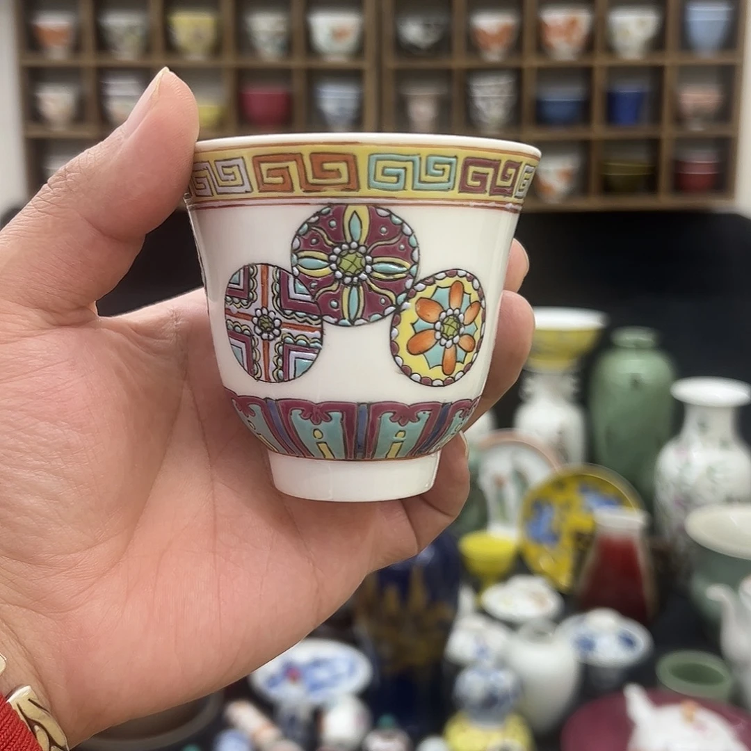 碗珐琅彩皮球花铃铛杯