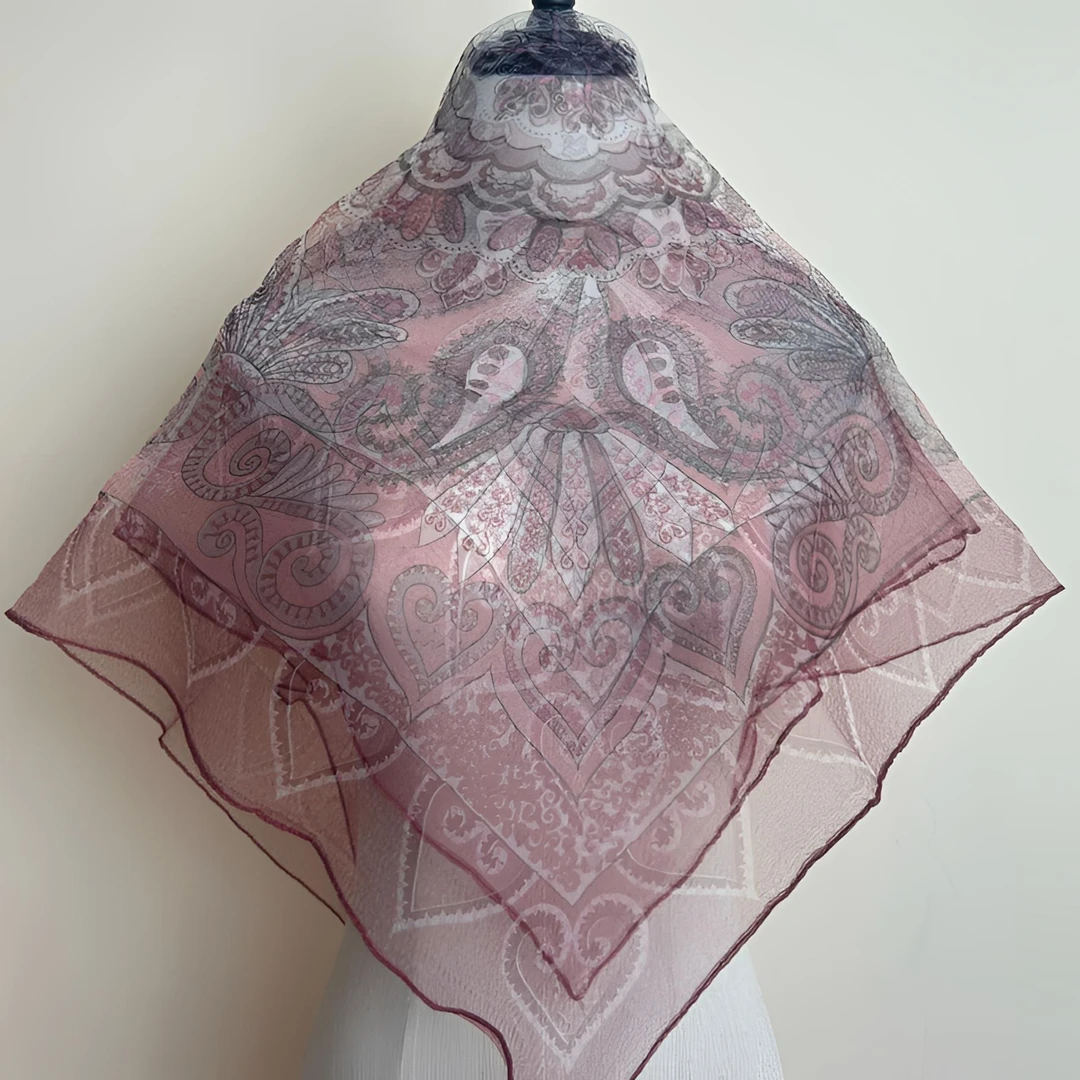 印花方巾قىرغانگۈلچۈشرۈلگەنھىلىلەياغلىق丝巾头巾