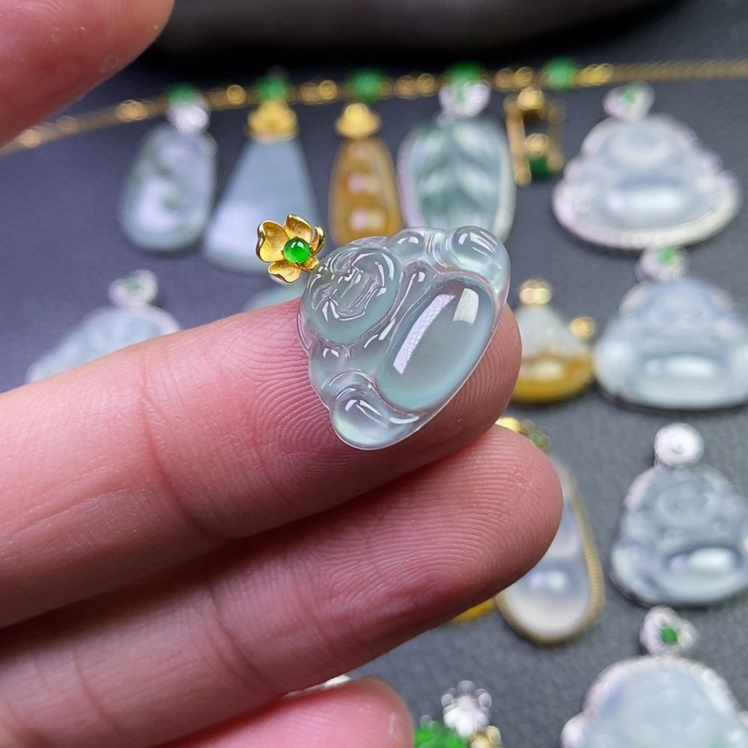 颈饰18K金镶嵌翡翠