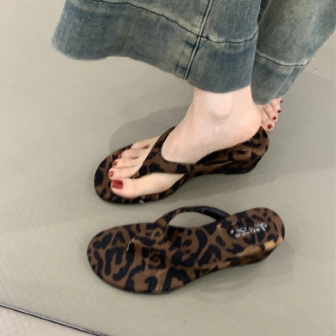 WL-坡跟温柔晚风人字拖鞋2025夏季法式气质优雅配裙子凉拖