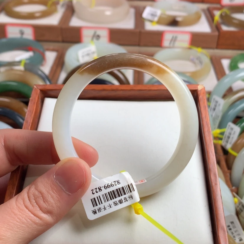 【闪购商品】和田玉手镯未镶嵌52