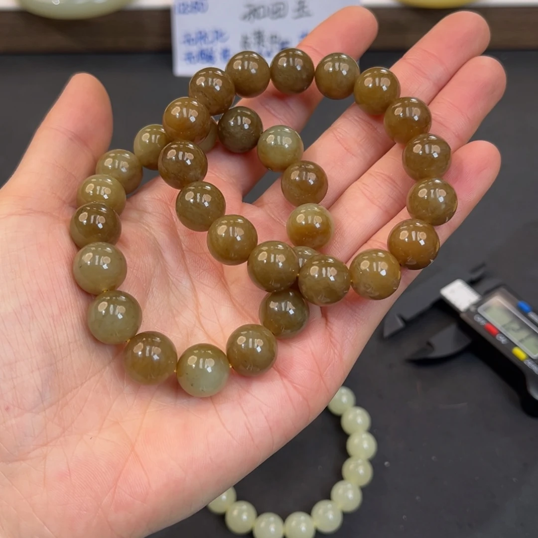 和田玉未镶嵌手镯拍一发一卡12且末糖