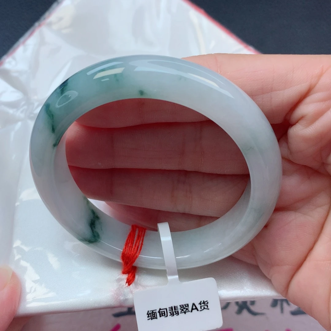 未镶嵌手镯翡翠52.7圈白底飘绿花有纹