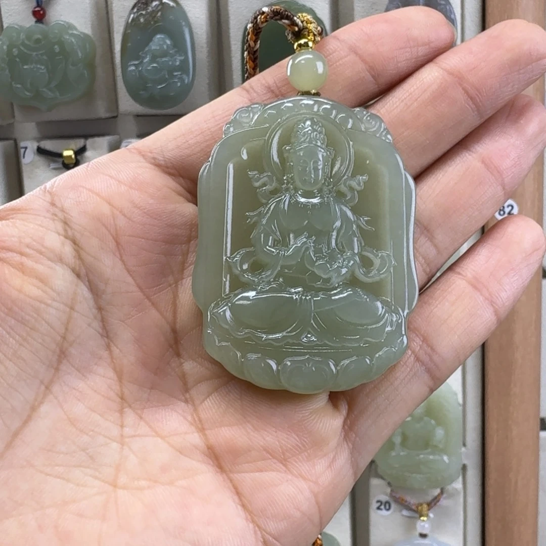 杨***东颈饰未镶嵌和田玉