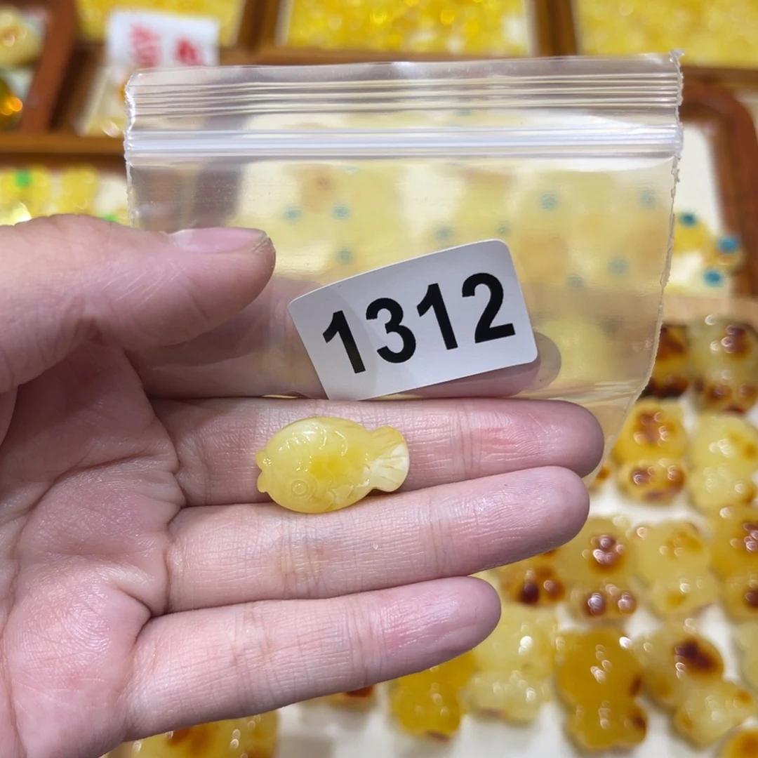 未镶嵌颈饰琥珀蜜蜡