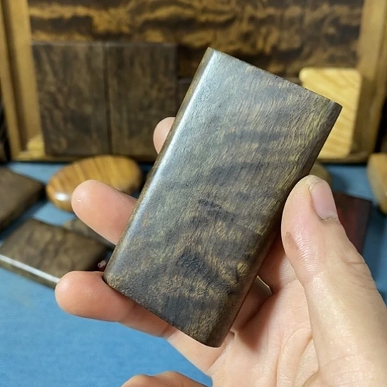 【闪购商品】?****e金丝楠阴沉木手把件
