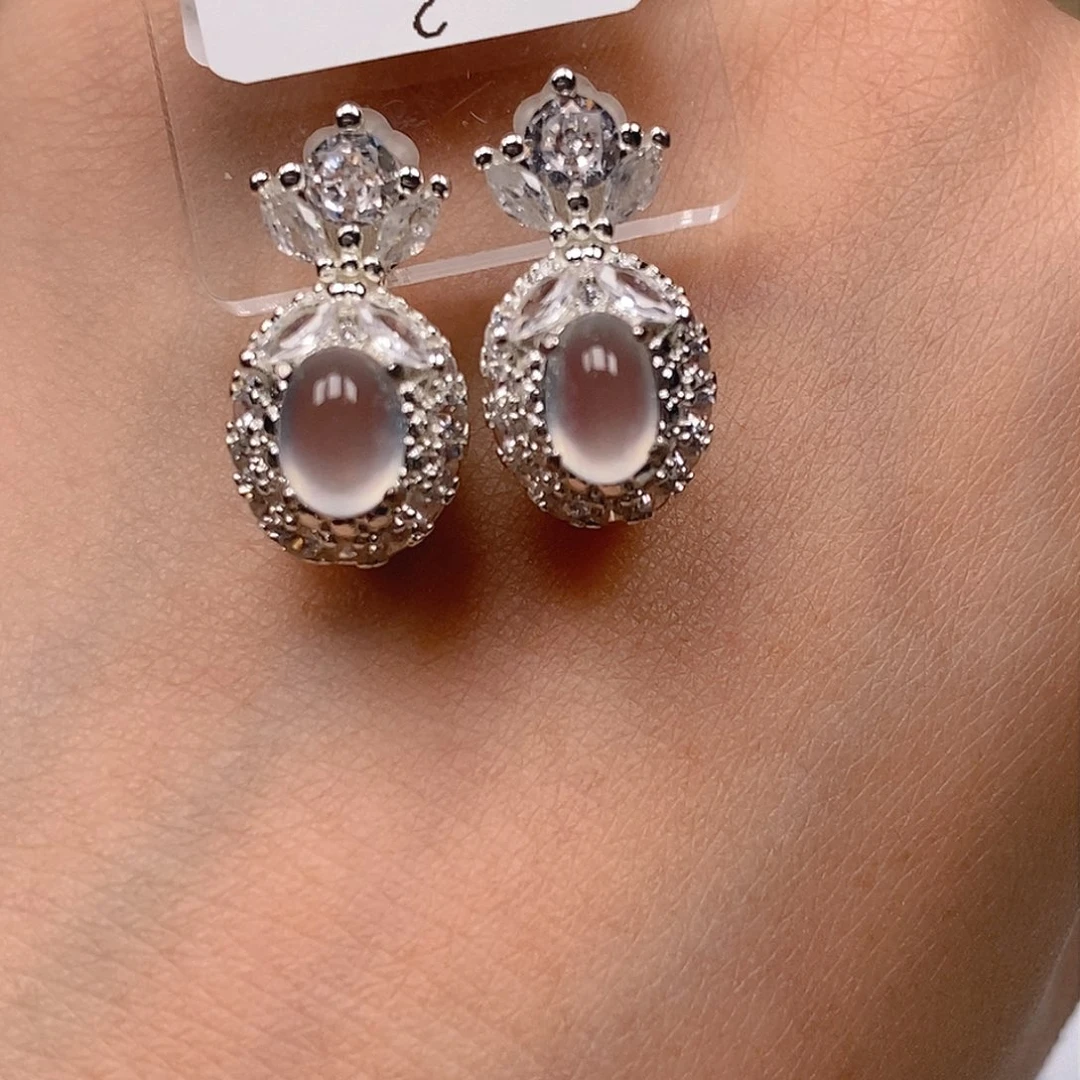 翡翠耳饰未镶嵌白冰