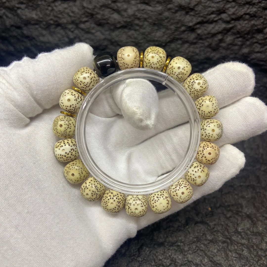1254号/【金满堂】约12×11石玉料瓷白带俏色 星月菩提手串一物一图