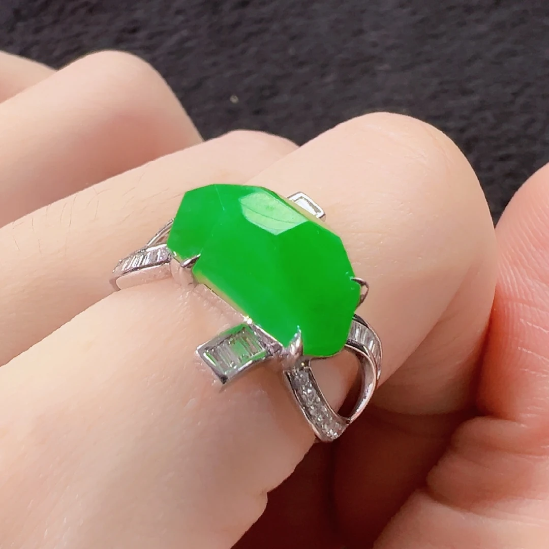 翡翠18K金镶嵌戒指签收后24小时鉴赏期