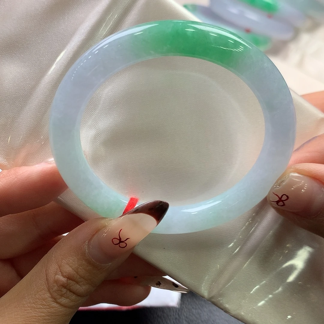 翡翠未镶嵌手镯（圆镯）30号