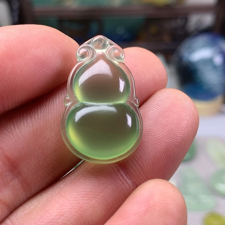 蛇纹石玉挂坠未镶嵌