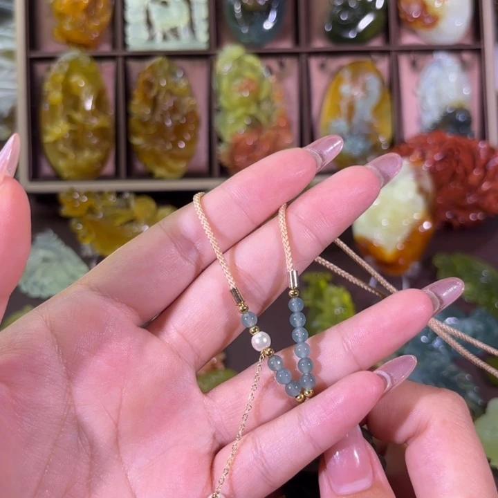未镶嵌蛇纹石玉颈饰方*