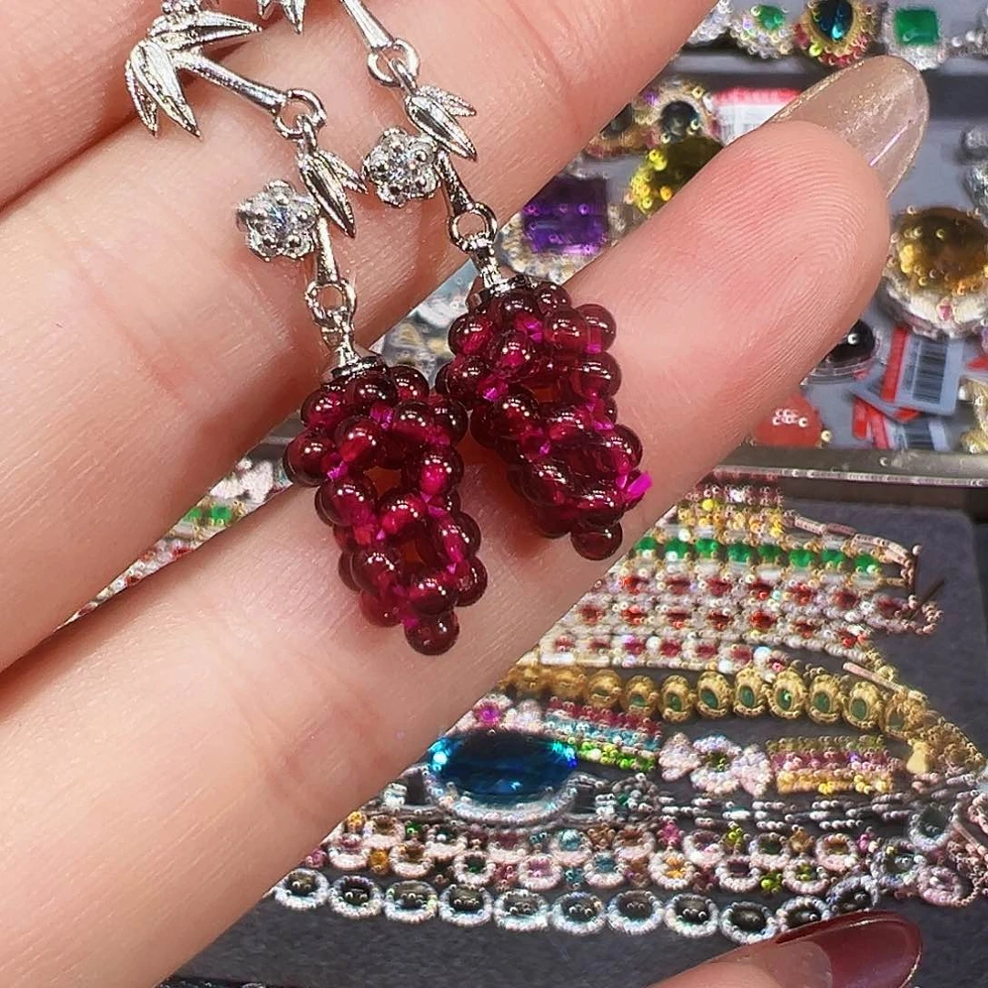 未镶嵌耳钉石榴石