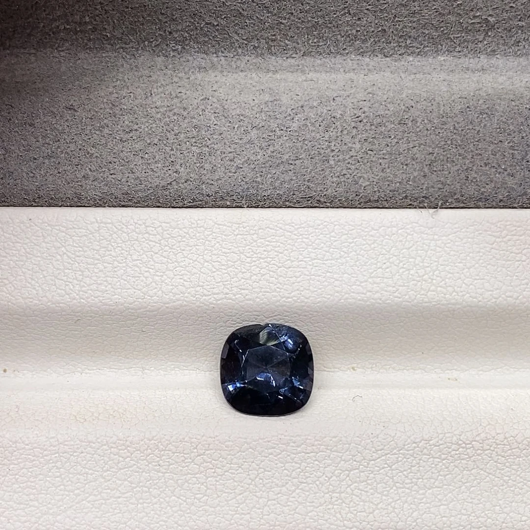 尖晶石裸石2.58克拉天然金属灰尖晶石