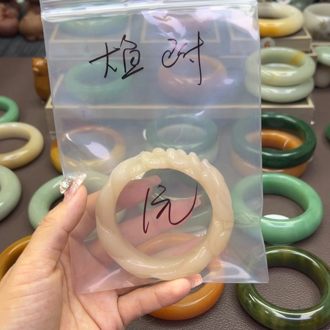 石英岩玉手镯未镶嵌大**乔