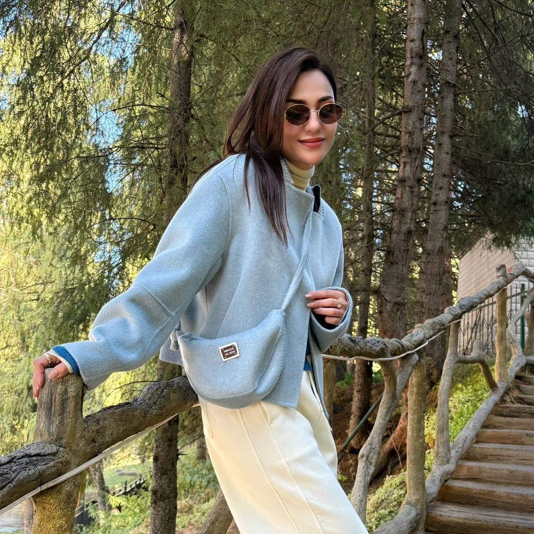 MUBINE 秋冬款小个子减龄设计感螺纹圆领带小包羊毛外套 25276