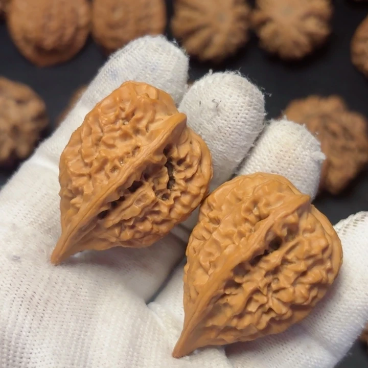 文玩核桃吊坠余***性秦岭野生灯笼36