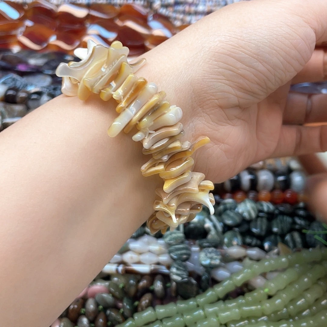 玛瑙/玉髓合金珠宝半成品黄蝶贝双孔手牌卡20单圈