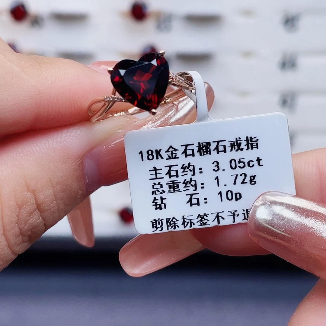18K金镶嵌石榴石戒指