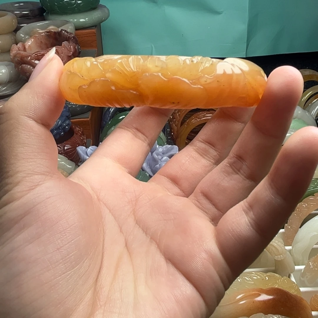 石英质玉未镶嵌雕花手镯