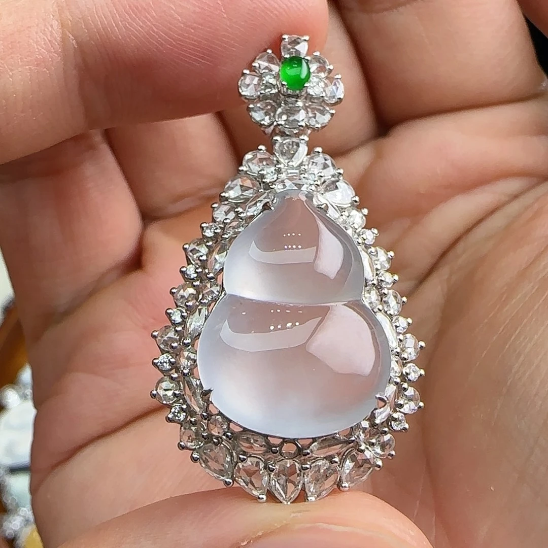 颈饰18K金镶嵌翡翠天然翡翠