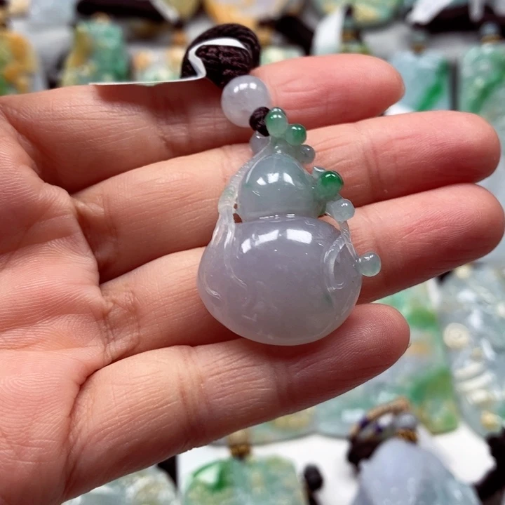 翡翠未镶嵌颈饰吊墜