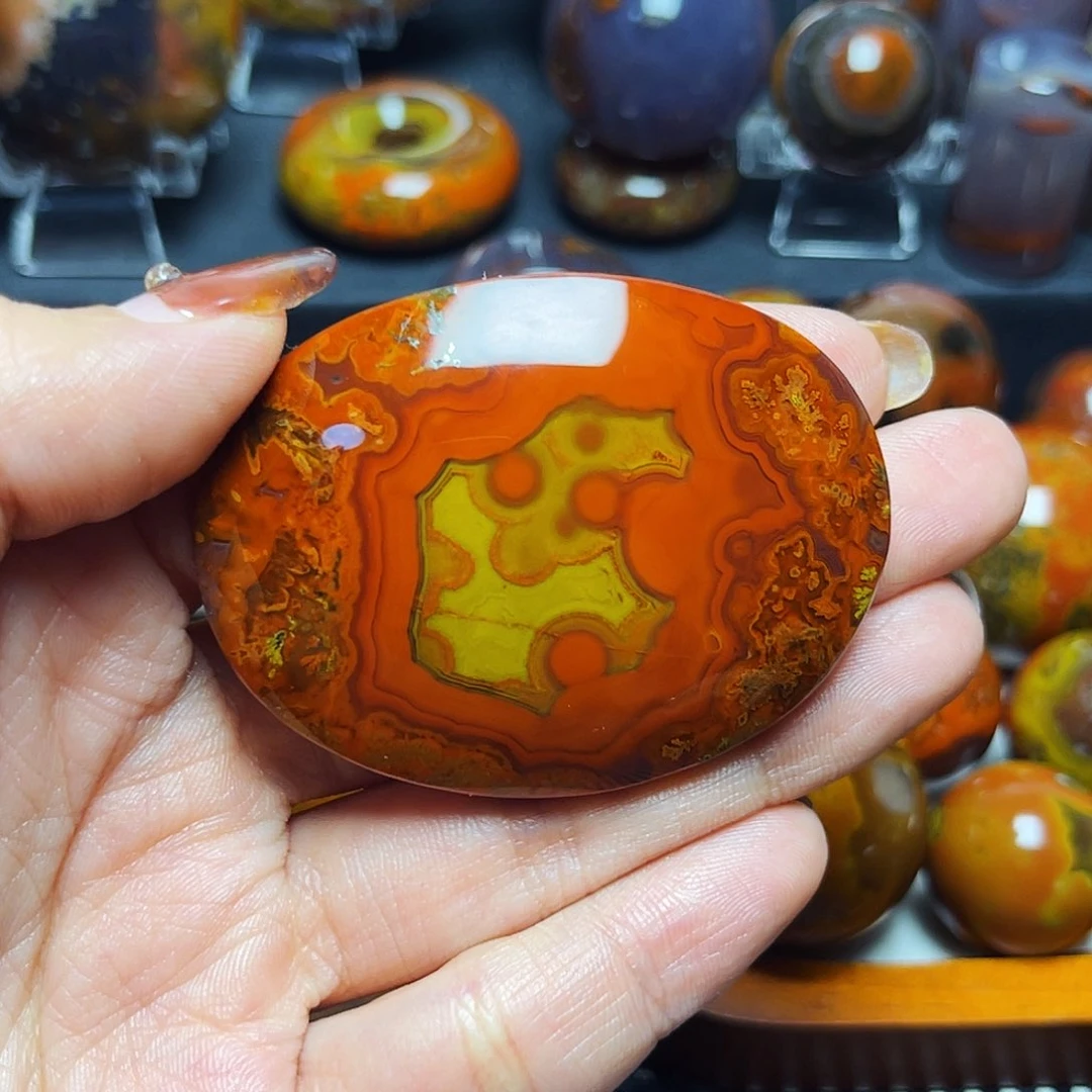 未镶嵌颈饰玛瑙/玉髓等*?