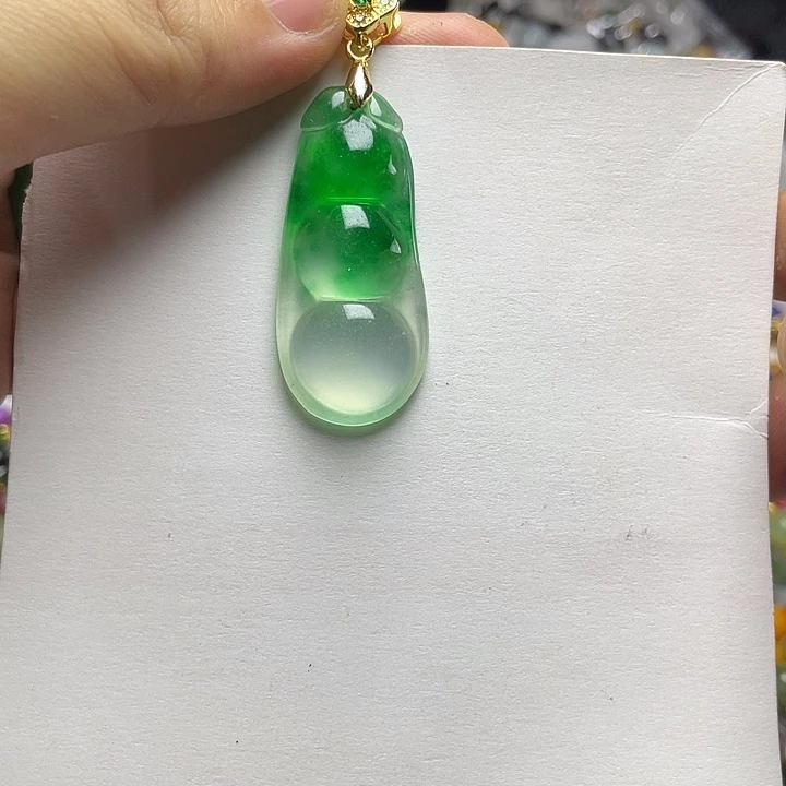 翡翠未镶嵌颈饰翡翠首饰