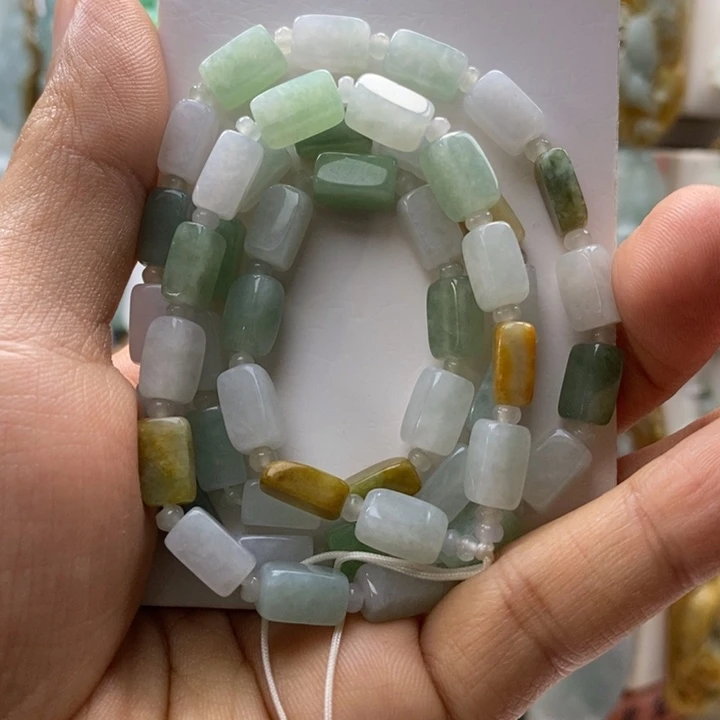 翡翠未镶嵌颈饰每天好