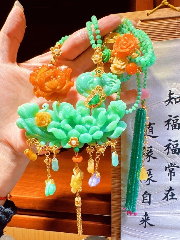 特色翡翠设计款毛衣链吊坠