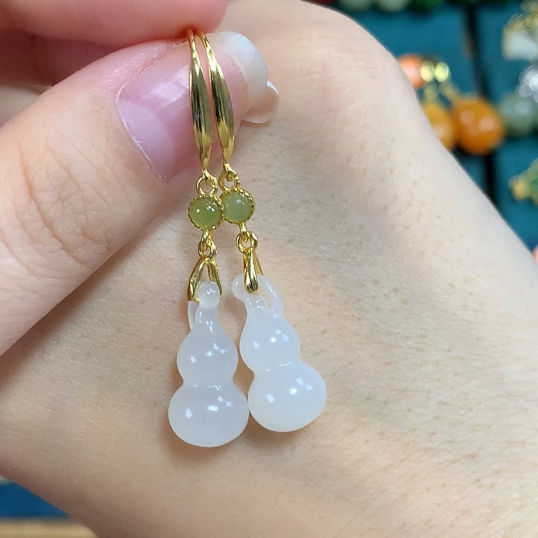 和田玉银S925镶嵌耳饰葫芦卡18左右