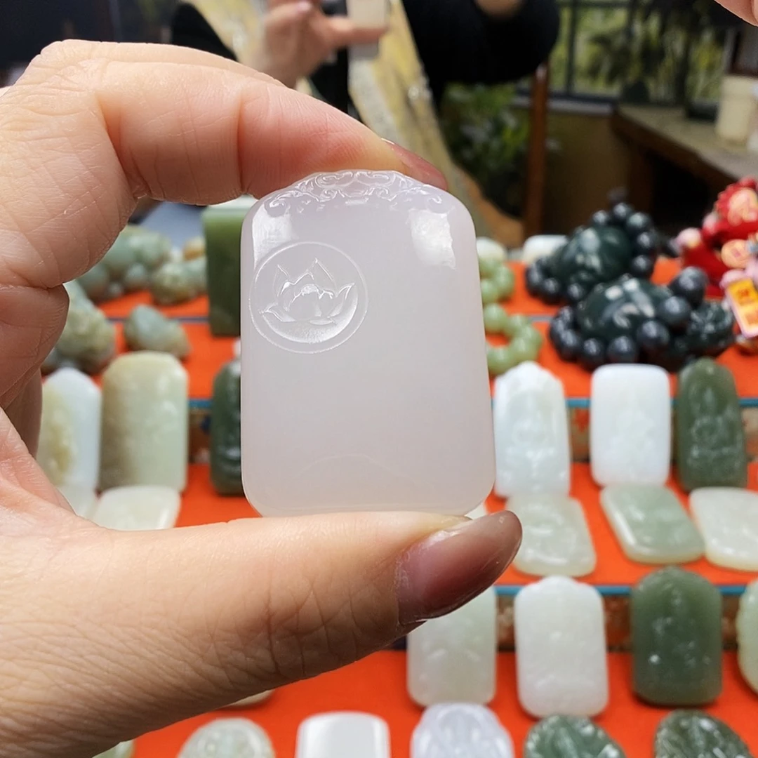 颈饰未镶嵌和田玉人**悟