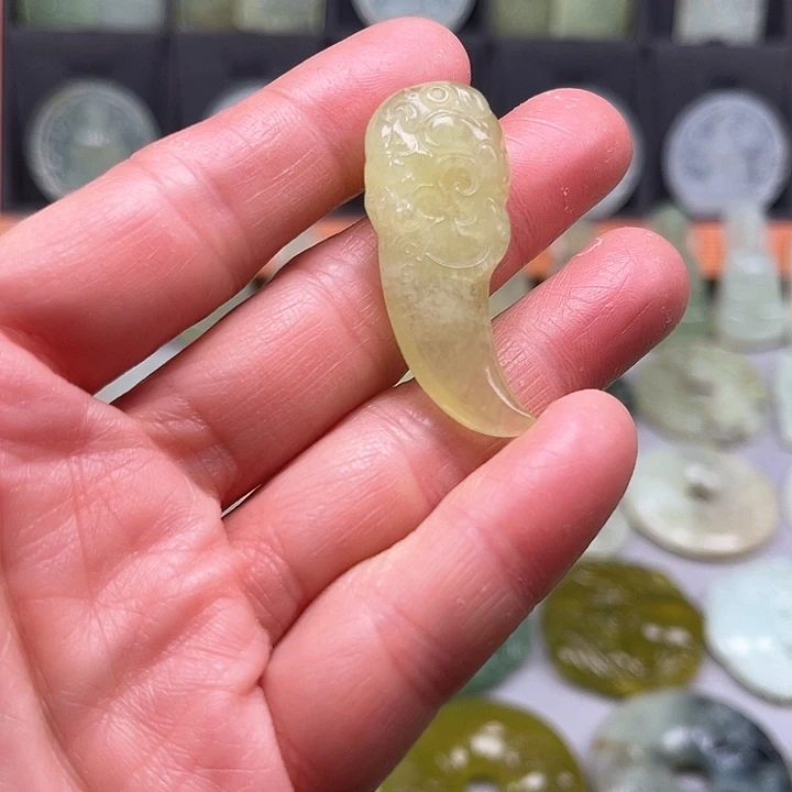 未镶嵌岫玉吊坠(赠链)X**@