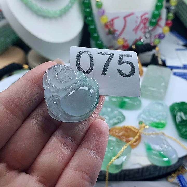 翡翠未镶嵌吊坠(赠链)
