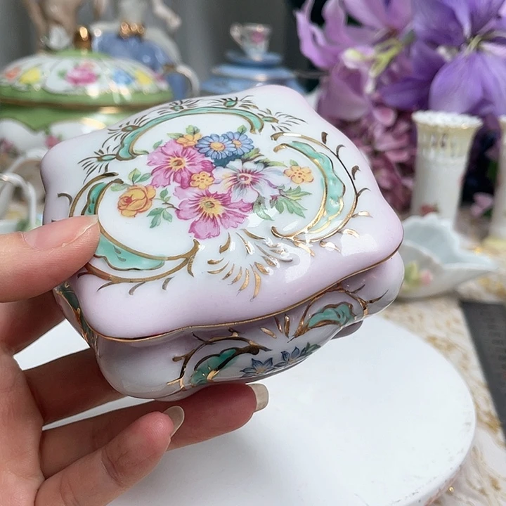 瓷片摆件，摆件。摆件。摆件。摆件。摆件