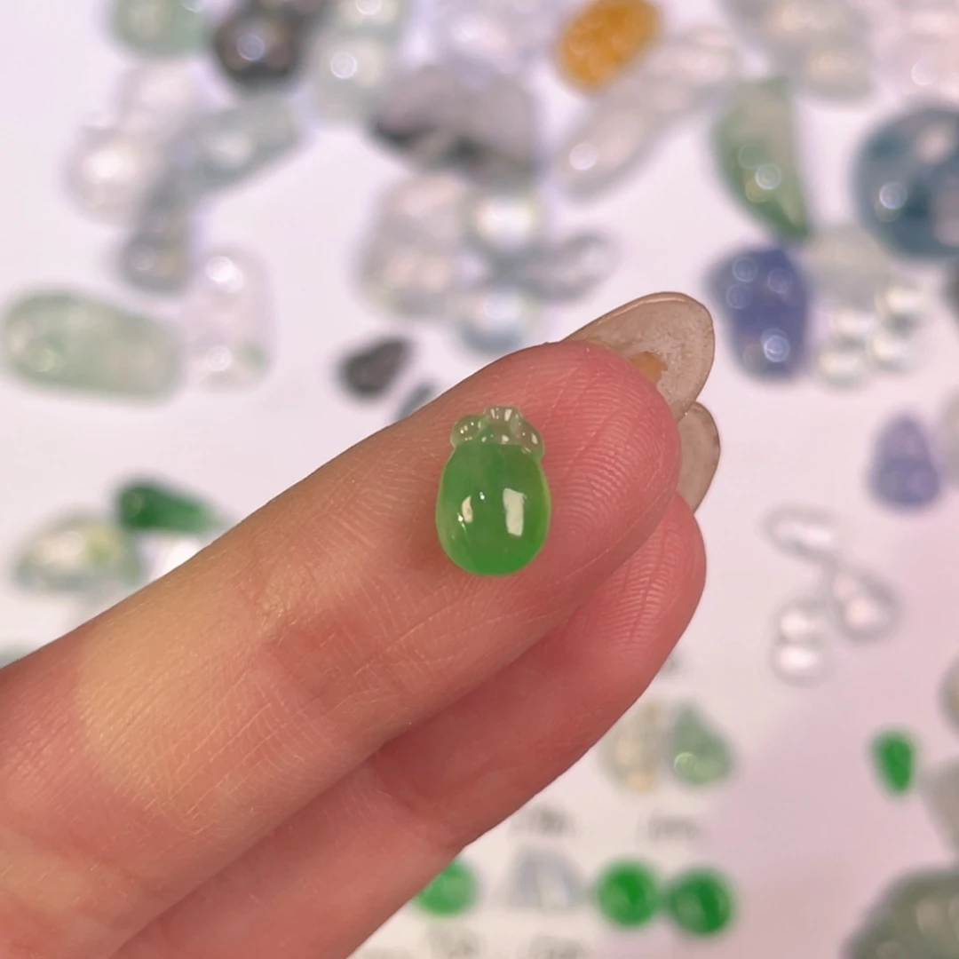 翡翠未镶嵌颈饰裸石