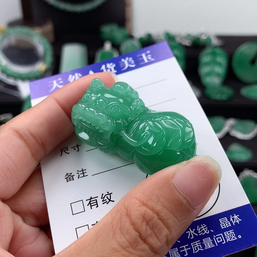 石英质玉（非洲翠）吊坠未镶嵌