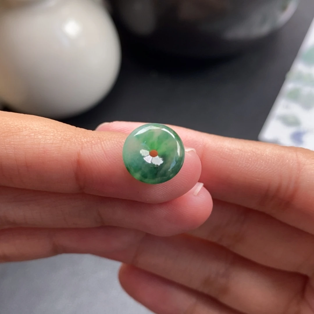 翡翠裸石飘绿平安扣