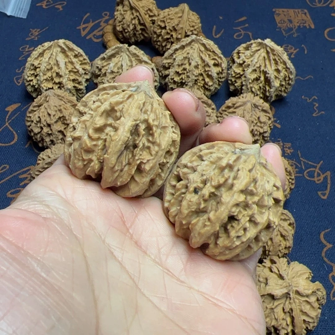 文玩核桃把件秦岭野生植物核桃