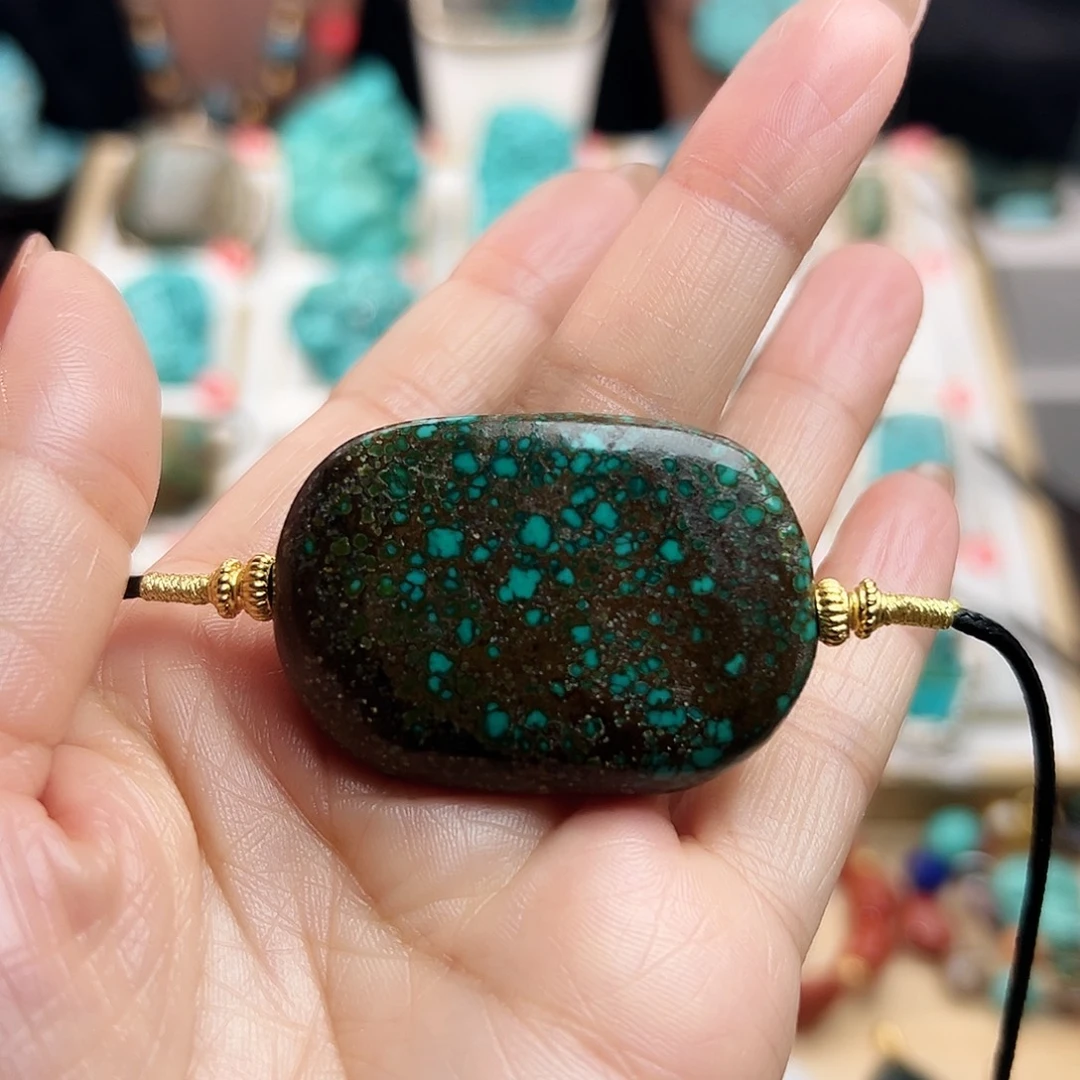 绿松石未镶嵌颈饰