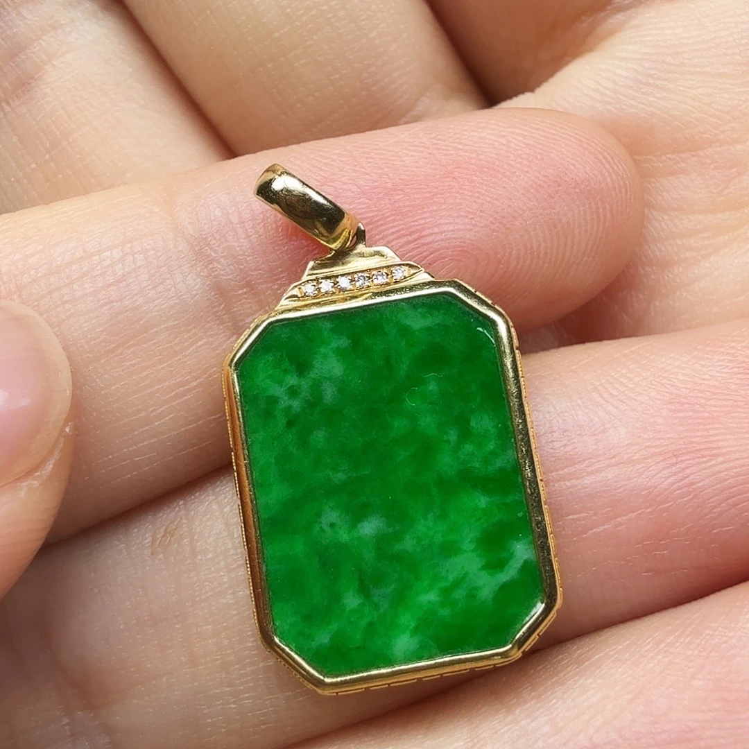 颈饰18K金镶嵌翡翠