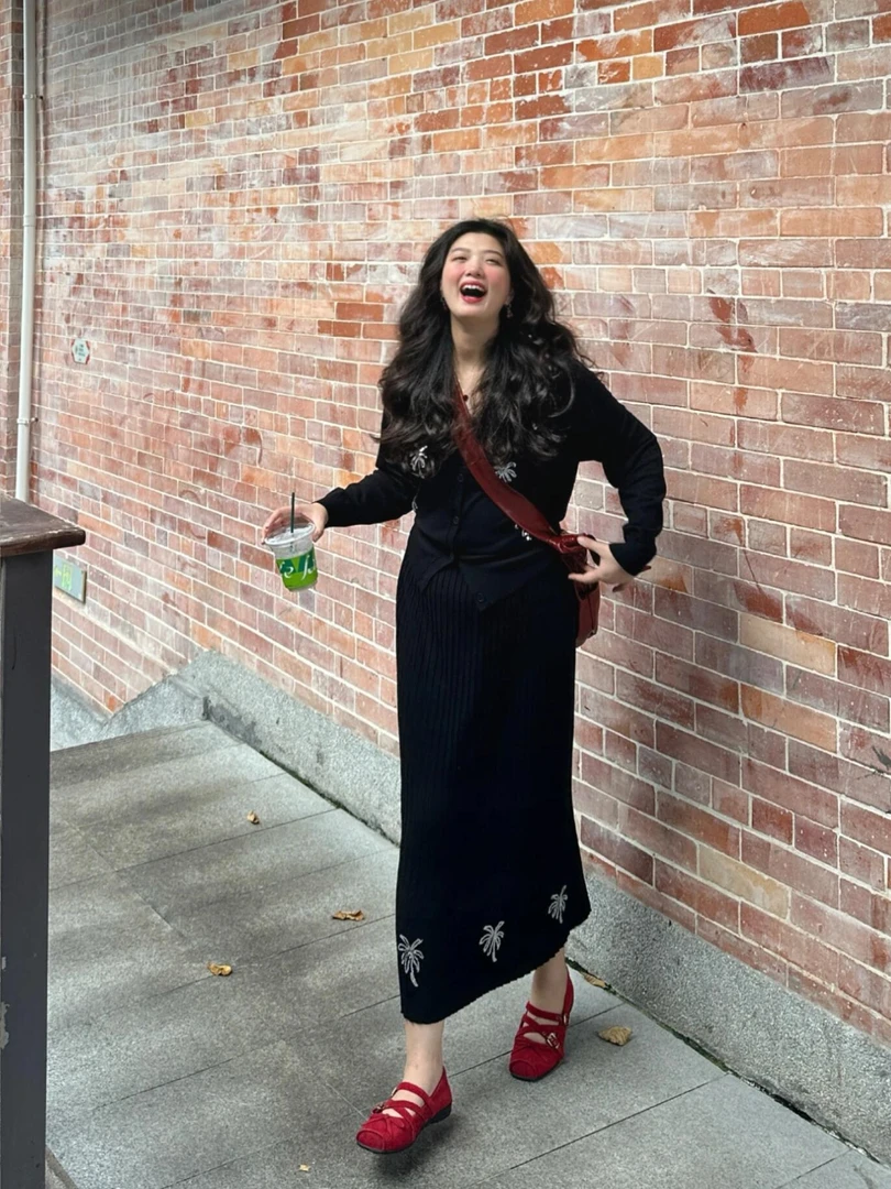 巨好看的早秋套装大码韩系独特小香风针织衫半身裙盐系轻熟两件套