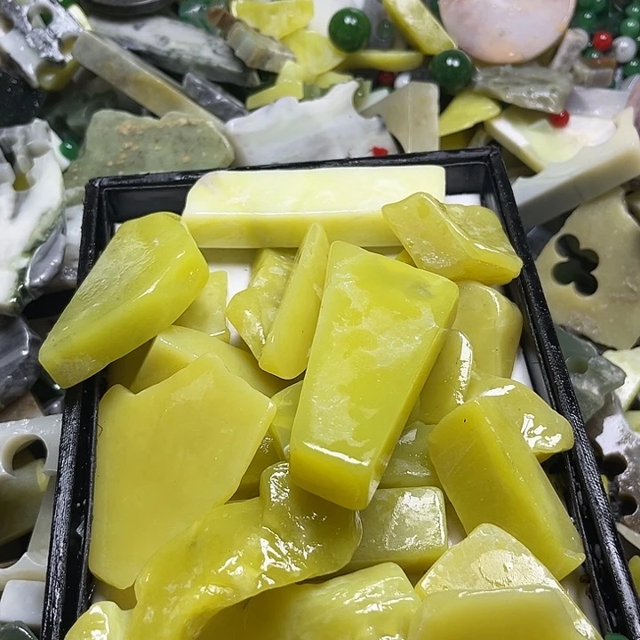 和田玉9K金镶嵌珠宝奇石广*侯