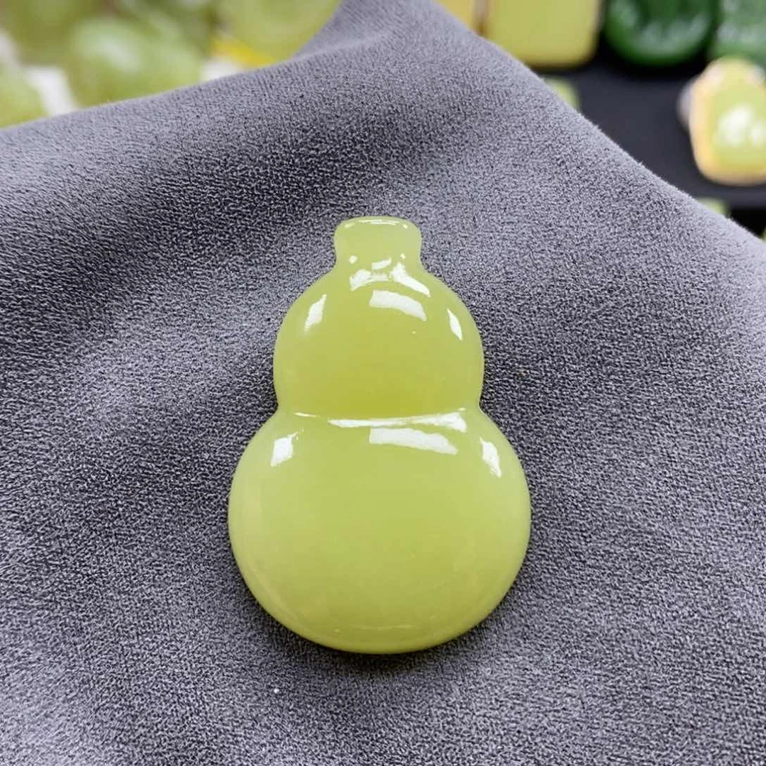 麦***儿和田玉（黄玉）未镶嵌颈饰