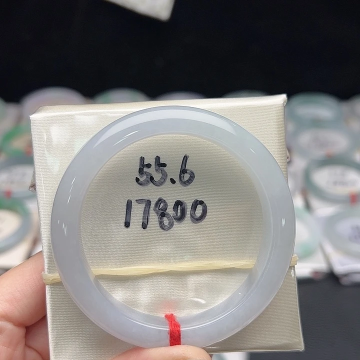 翡翠未镶嵌手镯A货