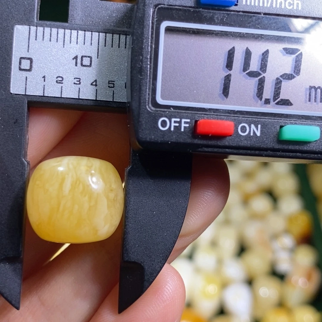 蜜蜡未镶嵌裸石配饰