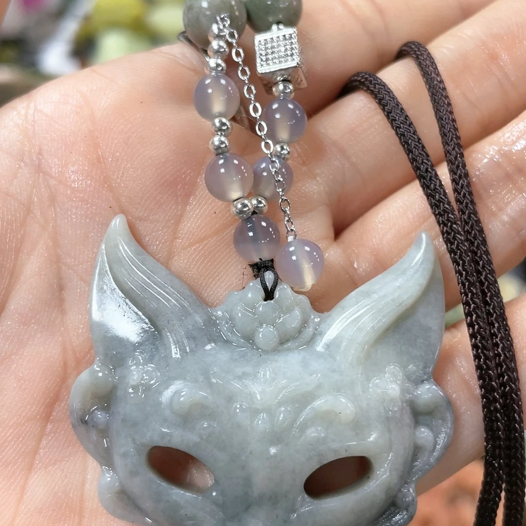 石英质玉颈饰合金