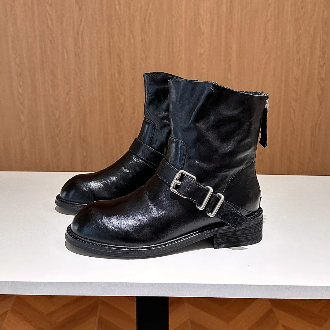 【静静老板娘】秋冬纯色柔软舒适女皮带扣秋季时尚时装靴370-0018