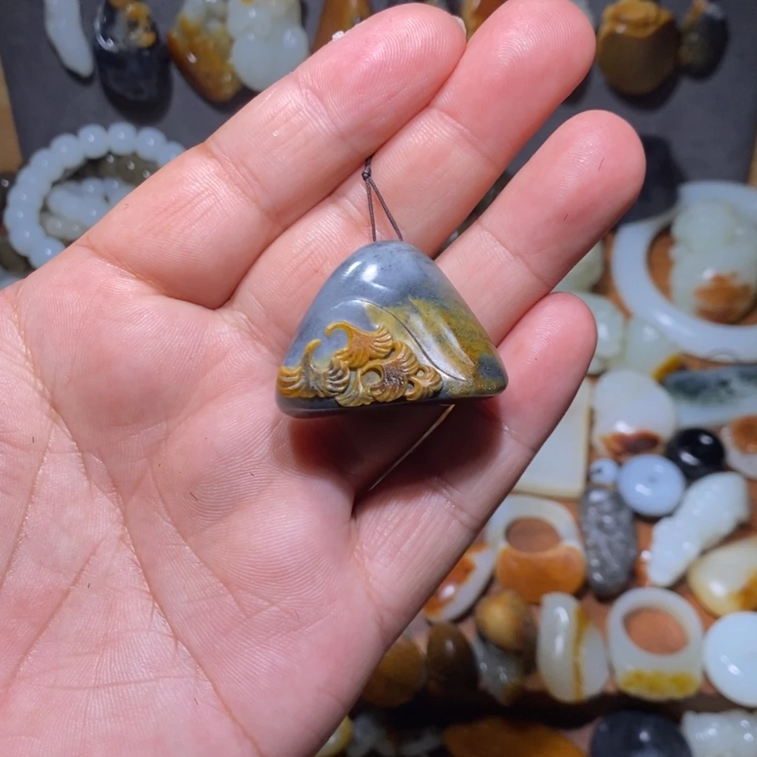 和田玉颈饰未镶嵌冠*