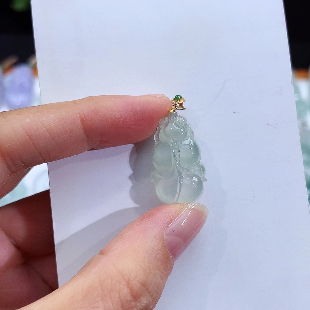 翡翠18K金镶嵌颈饰翡翠吊坠